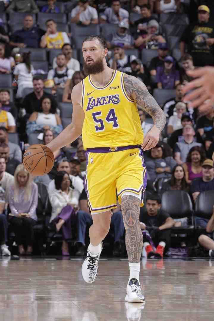 奇兵发力！马穆半场6中5砍11分3助 拉拉维亚三分4中2贡献8分